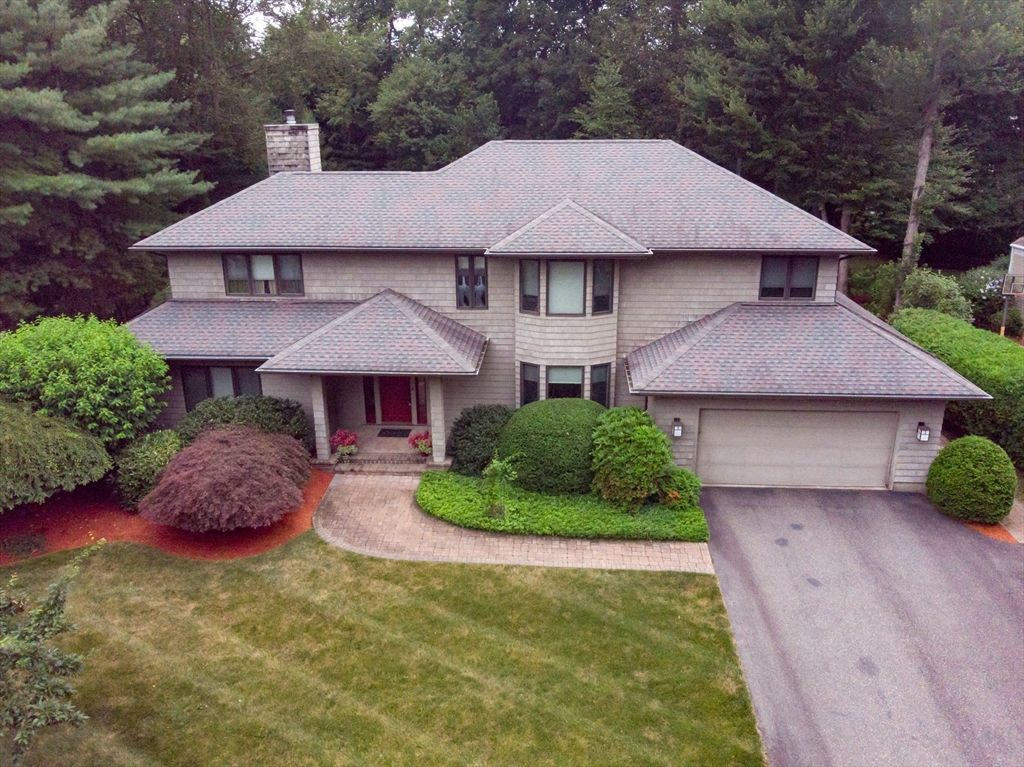 70 Tennyson Dr, Longmeadow, MA 01106
