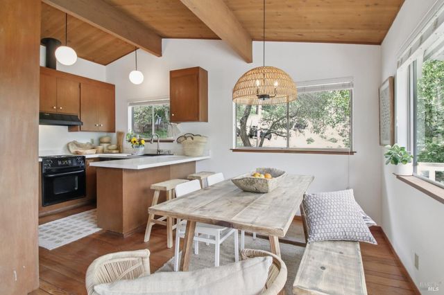 34 Fair Dr, San Rafael, CA 94901