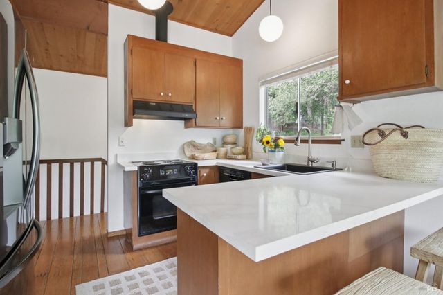 34 Fair Dr, San Rafael, CA 94901