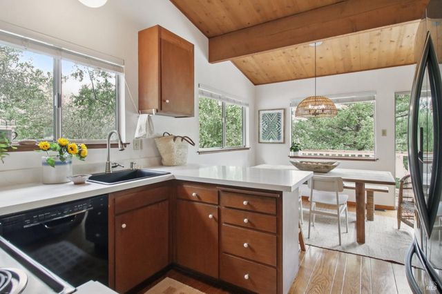 34 Fair Dr, San Rafael, CA 94901