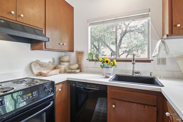 34 Fair Dr, San Rafael, CA 94901