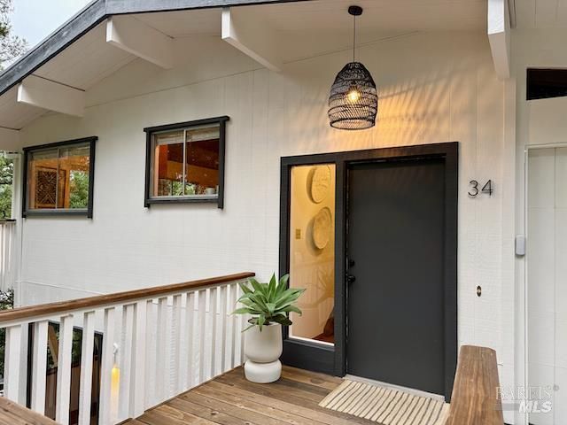 34 Fair Dr, San Rafael, CA 94901