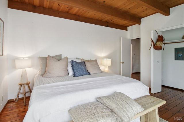 34 Fair Dr, San Rafael, CA 94901