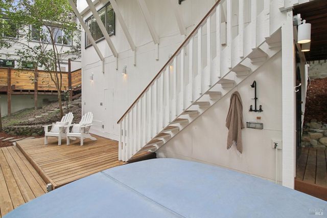 34 Fair Dr, San Rafael, CA 94901