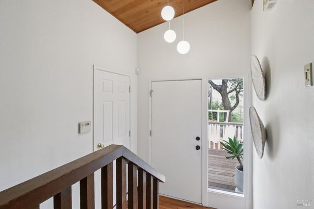 34 Fair Dr, San Rafael, CA 94901