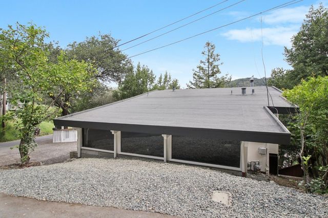 34 Fair Dr, San Rafael, CA 94901