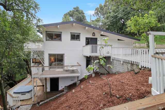 34 Fair Dr, San Rafael, CA 94901