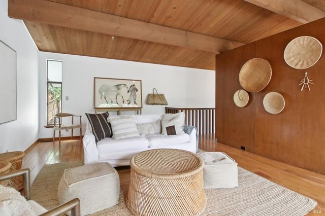 34 Fair Dr, San Rafael, CA 94901