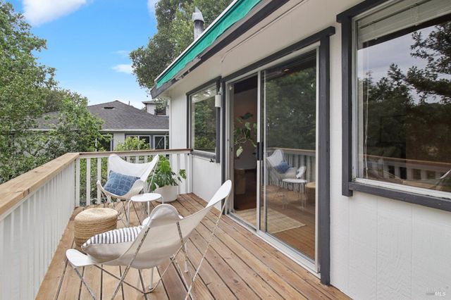 34 Fair Dr, San Rafael, CA 94901