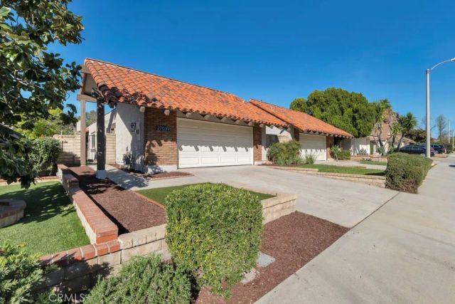 27039 Rio Prado Dr, Valencia, CA 91354