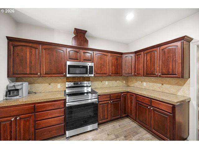 1700 Nw AVERY St, Roseburg, OR 97471