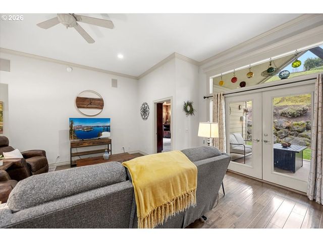 1700 Nw AVERY St, Roseburg, OR 97471