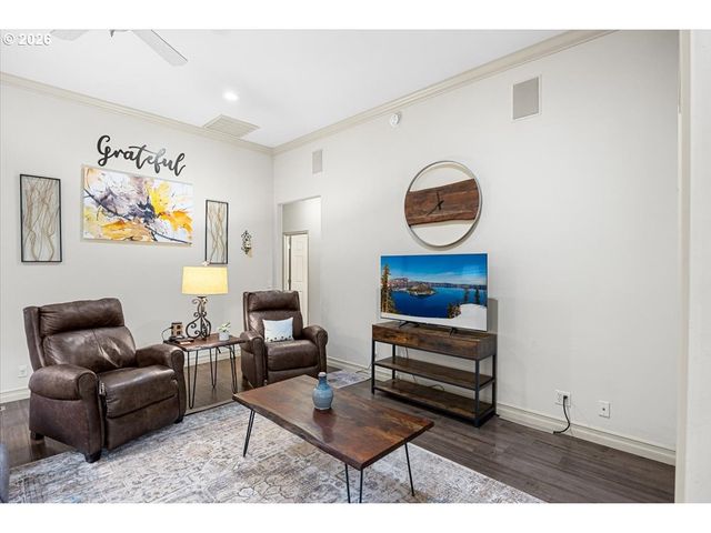 1700 Nw AVERY St, Roseburg, OR 97471