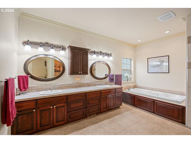 1700 Nw AVERY St, Roseburg, OR 97471