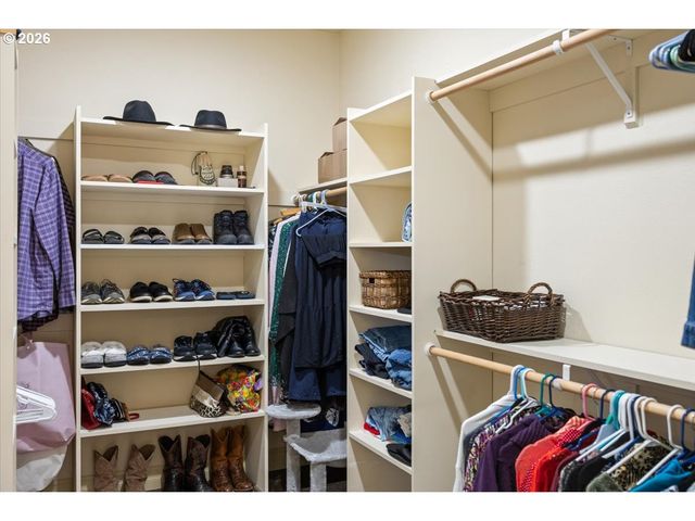 1700 Nw AVERY St, Roseburg, OR 97471