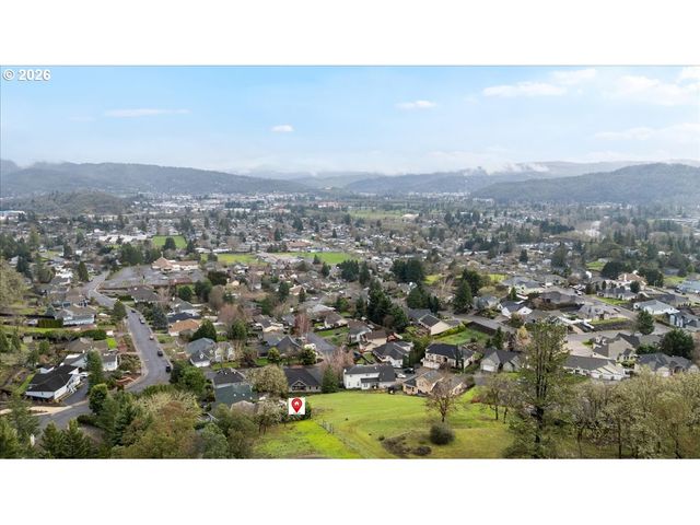 1700 Nw AVERY St, Roseburg, OR 97471