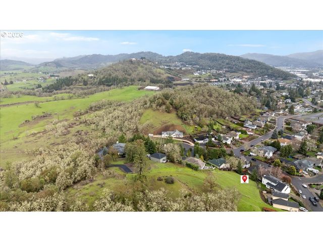 1700 Nw AVERY St, Roseburg, OR 97471