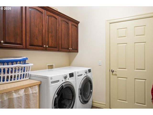 1700 Nw AVERY St, Roseburg, OR 97471