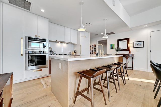 70 Rainey ST 1306, Austin, TX 78701