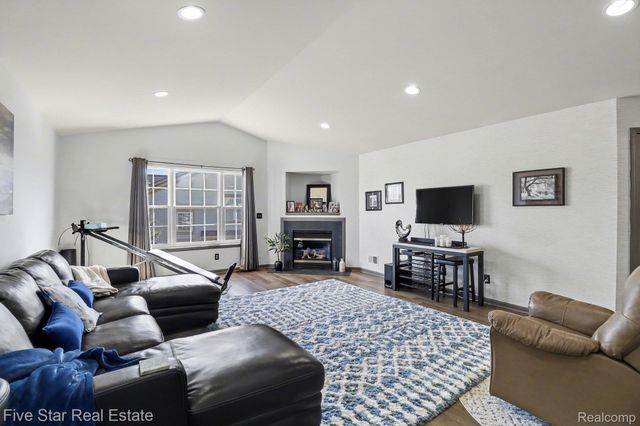 153 S Vista, Auburn Hills, MI 48326