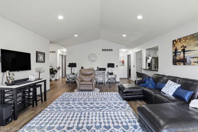 153 S Vista, Auburn Hills, MI 48326