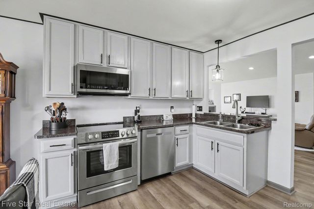 153 S Vista, Auburn Hills, MI 48326