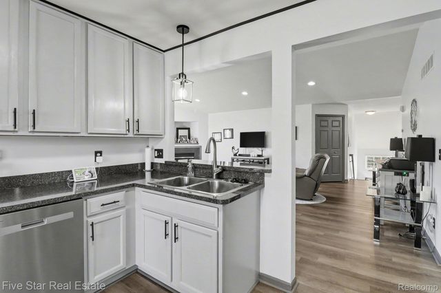 153 S Vista, Auburn Hills, MI 48326