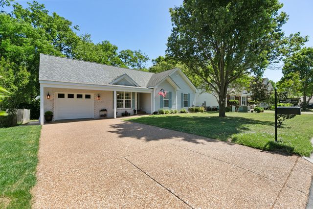 1129 McDonough Cir, Thompsons Station, TN 37179