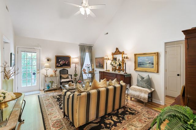 1129 McDonough Cir, Thompsons Station, TN 37179
