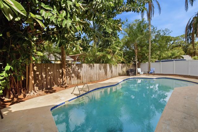 7327 SUNSHINE CIRCLE, Tampa, FL 33634