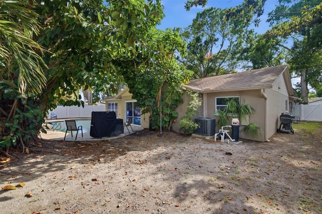 7327 SUNSHINE CIRCLE, Tampa, FL 33634