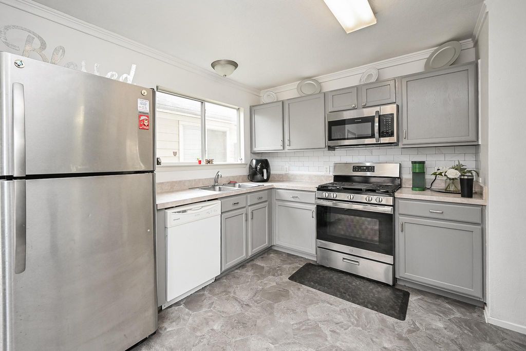 19533 Richland Springs Drive, Houston, TX 77073