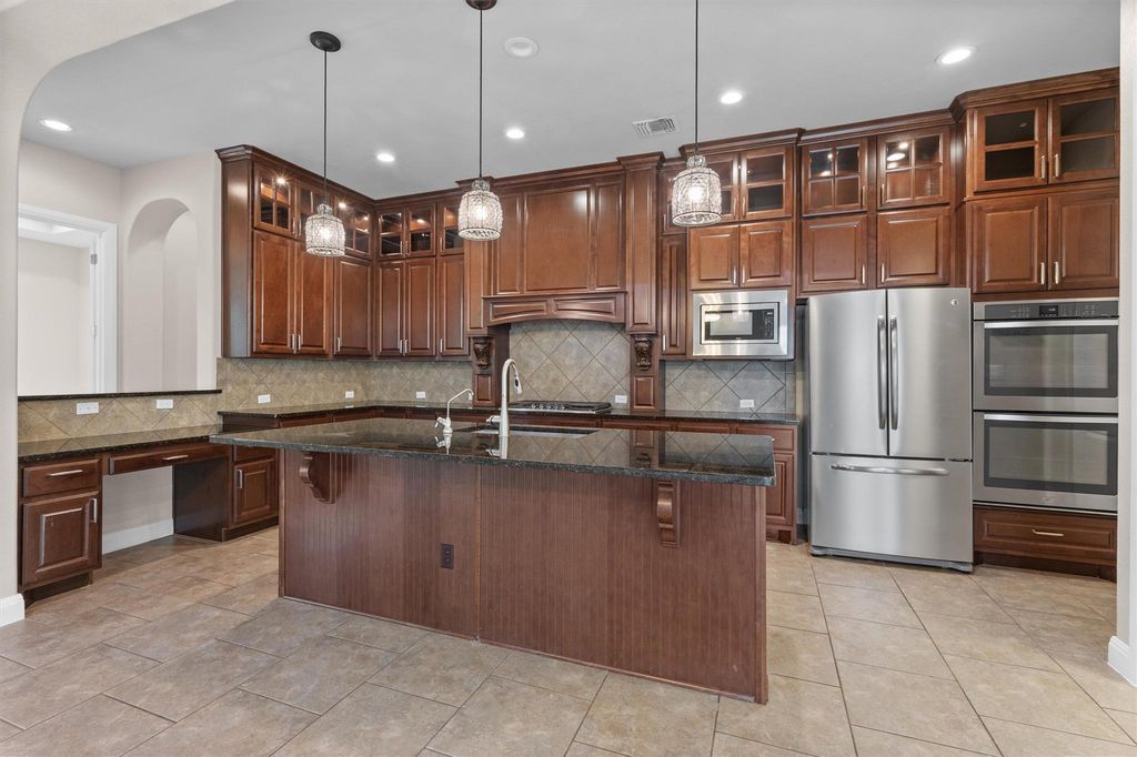 242 Wellington DR, Austin, TX 78737