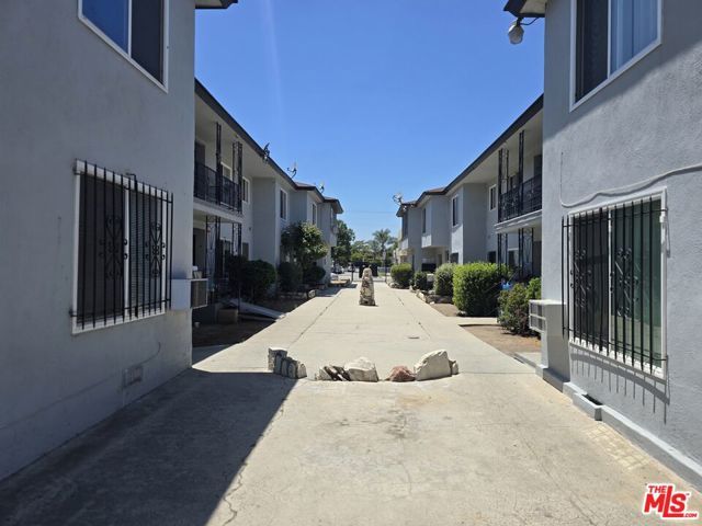 6736 West Boulevard, Los Angeles, CA 90043