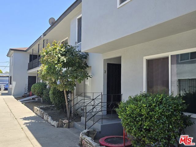 6736 West Boulevard, Los Angeles, CA 90043
