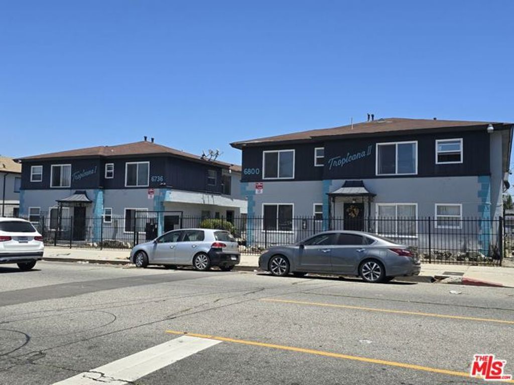 6736 West Boulevard, Los Angeles, CA 90043