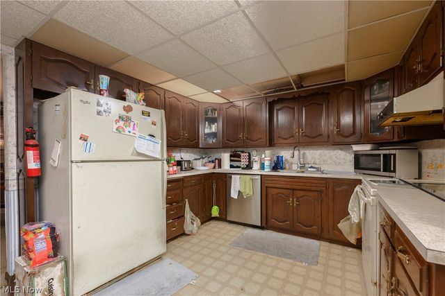 1805 Heritage Circle, Dover, OH 44622