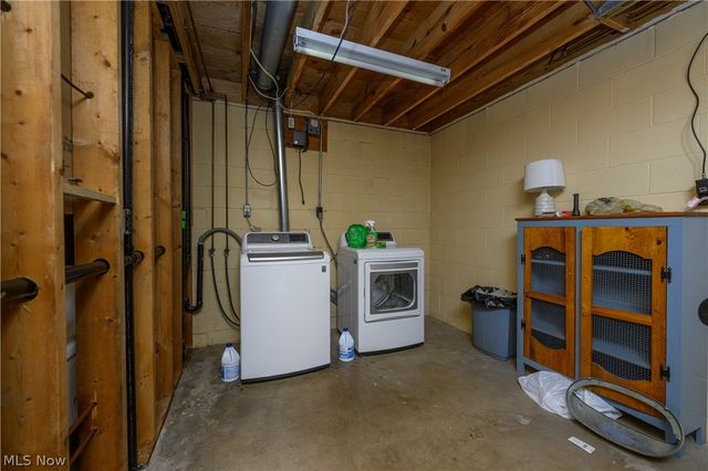 1805 Heritage Circle, Dover, OH 44622