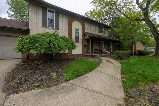 1805 Heritage Circle, Dover, OH 44622