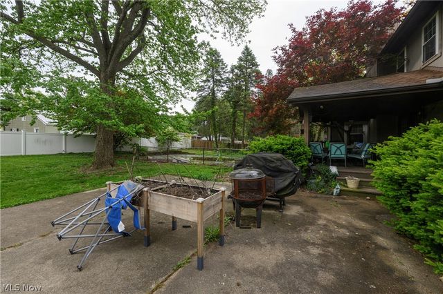 1805 Heritage Circle, Dover, OH 44622