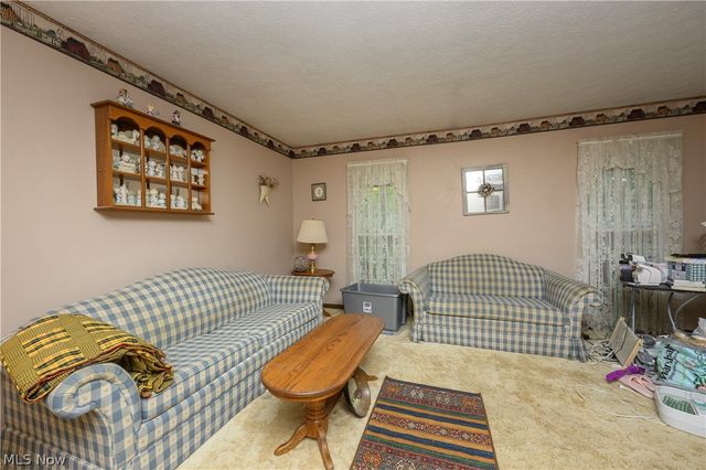 1805 Heritage Circle, Dover, OH 44622