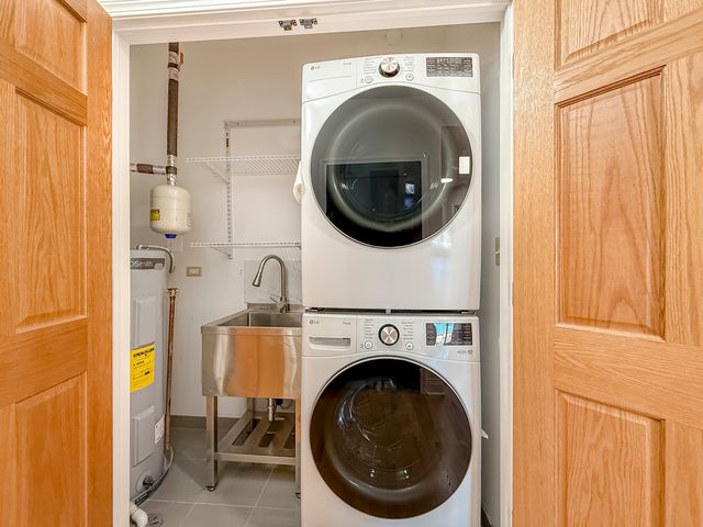 6411 W Irving Park Road 2, Chicago, IL 60634