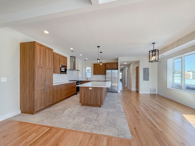 6411 W Irving Park Road 2, Chicago, IL 60634