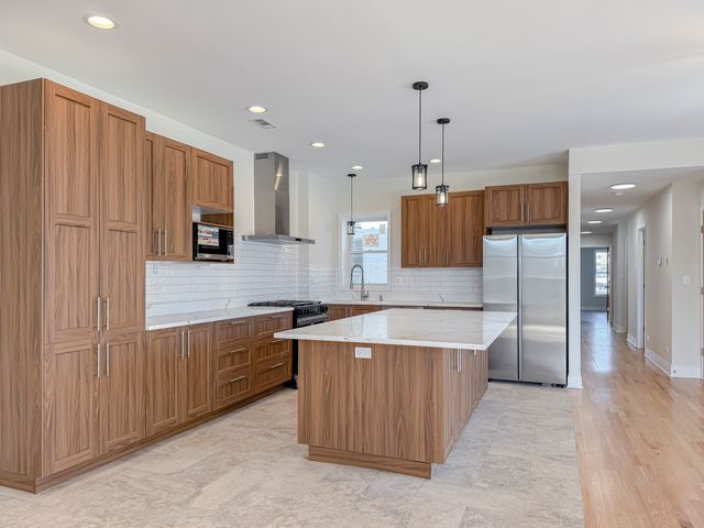 6411 W Irving Park Road 2, Chicago, IL 60634