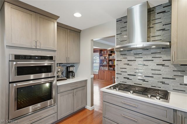 613 Welshire Drive, Bay Village, OH 44140