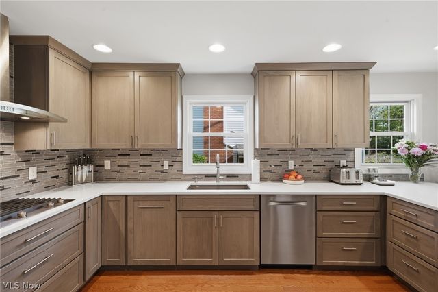 613 Welshire Drive, Bay Village, OH 44140
