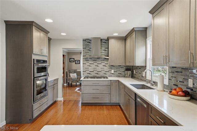 613 Welshire Drive, Bay Village, OH 44140