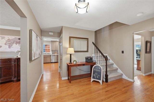 613 Welshire Drive, Bay Village, OH 44140