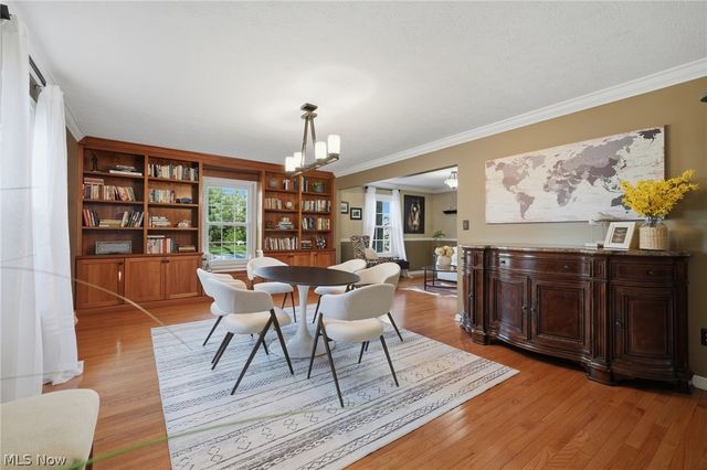613 Welshire Drive, Bay Village, OH 44140