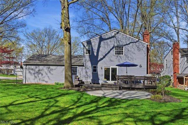 613 Welshire Drive, Bay Village, OH 44140